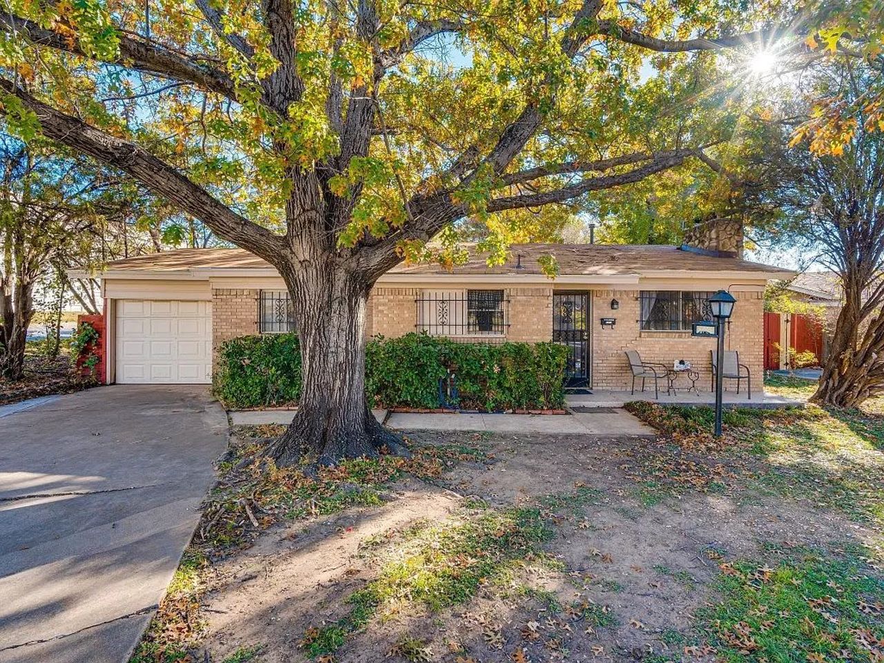 listing, photo 1