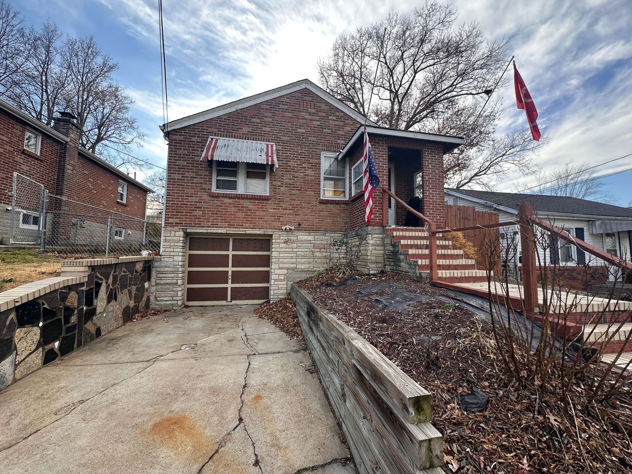 listing, photo 1