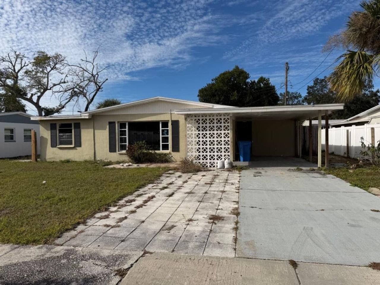 listing, photo 1