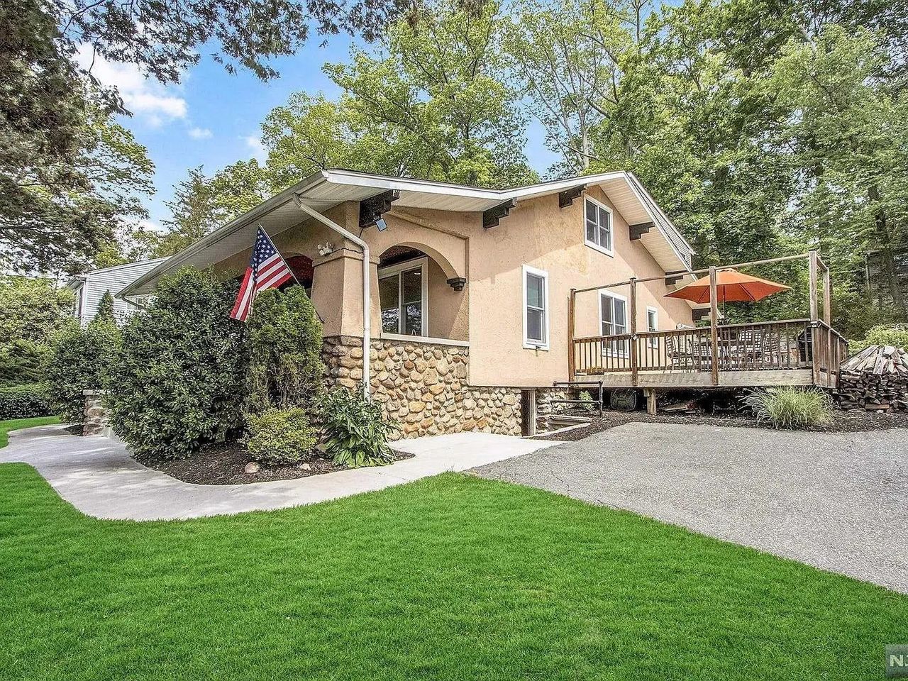 listing, photo 1