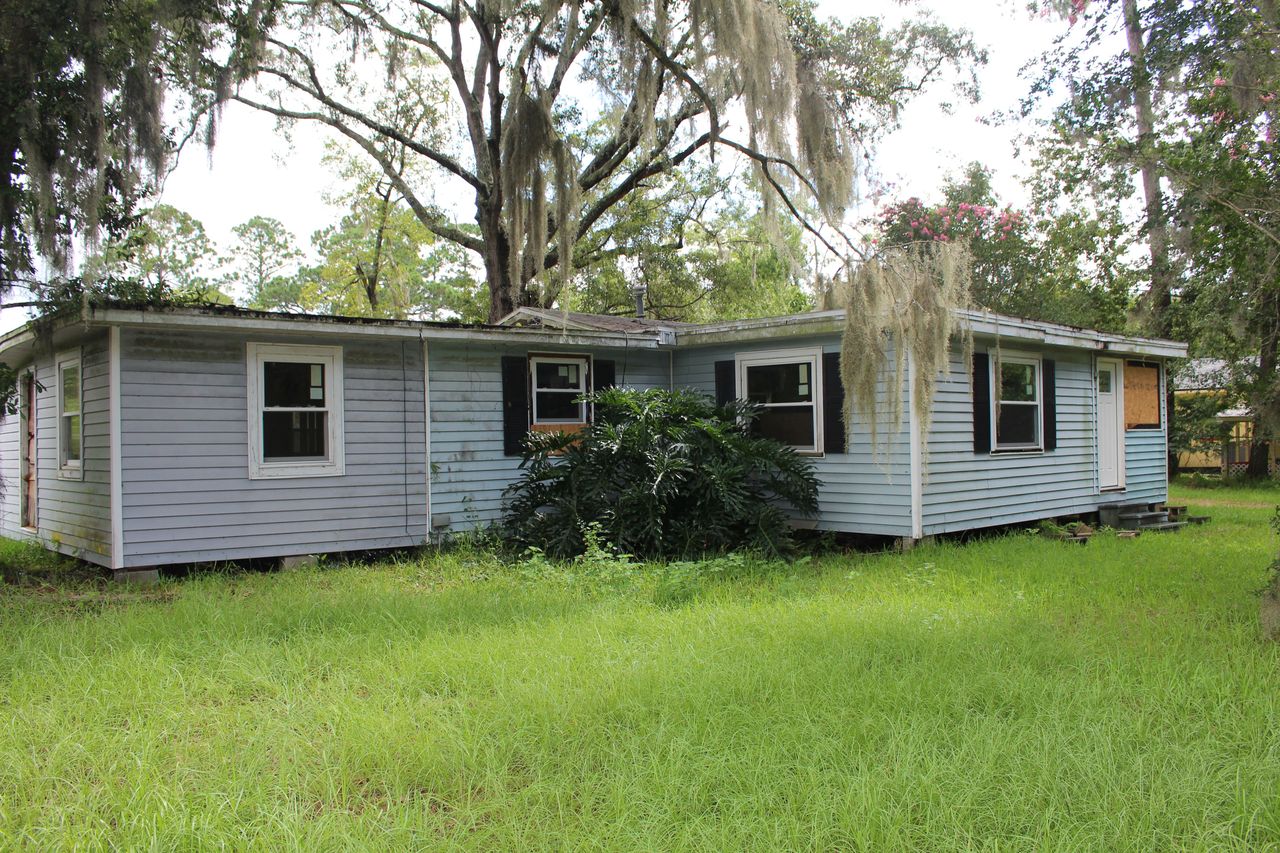 listing, photo 1