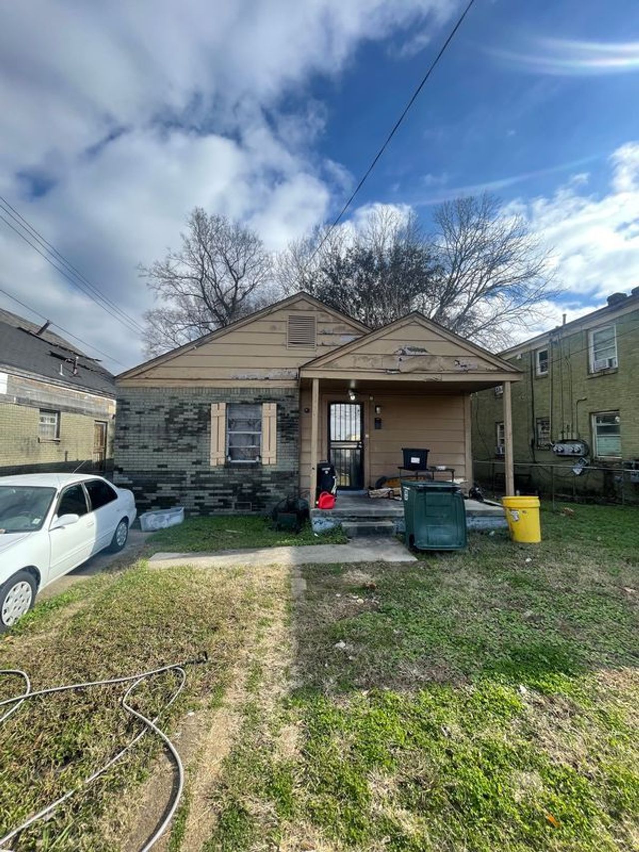 listing, photo 1
