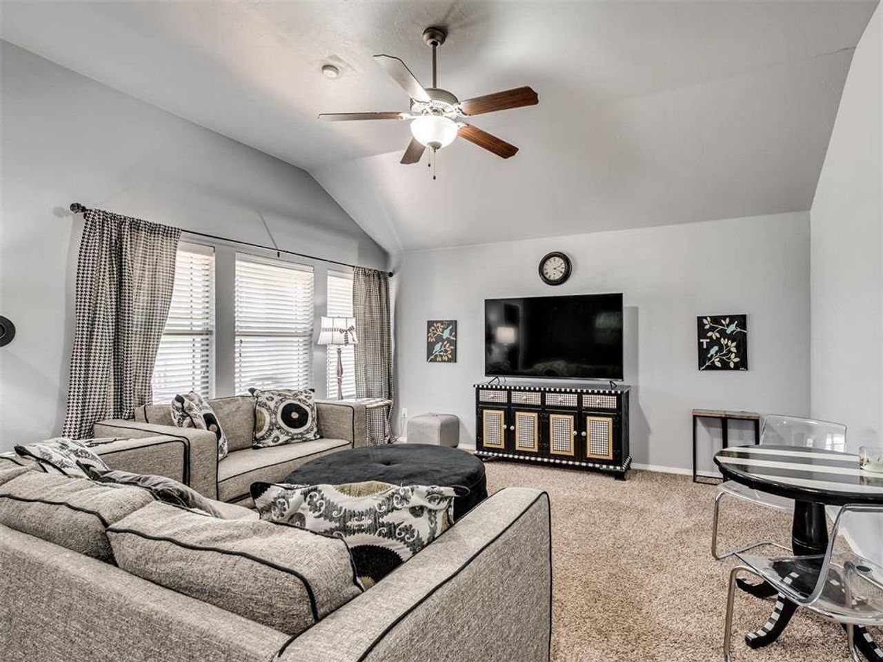 listing, photo 1